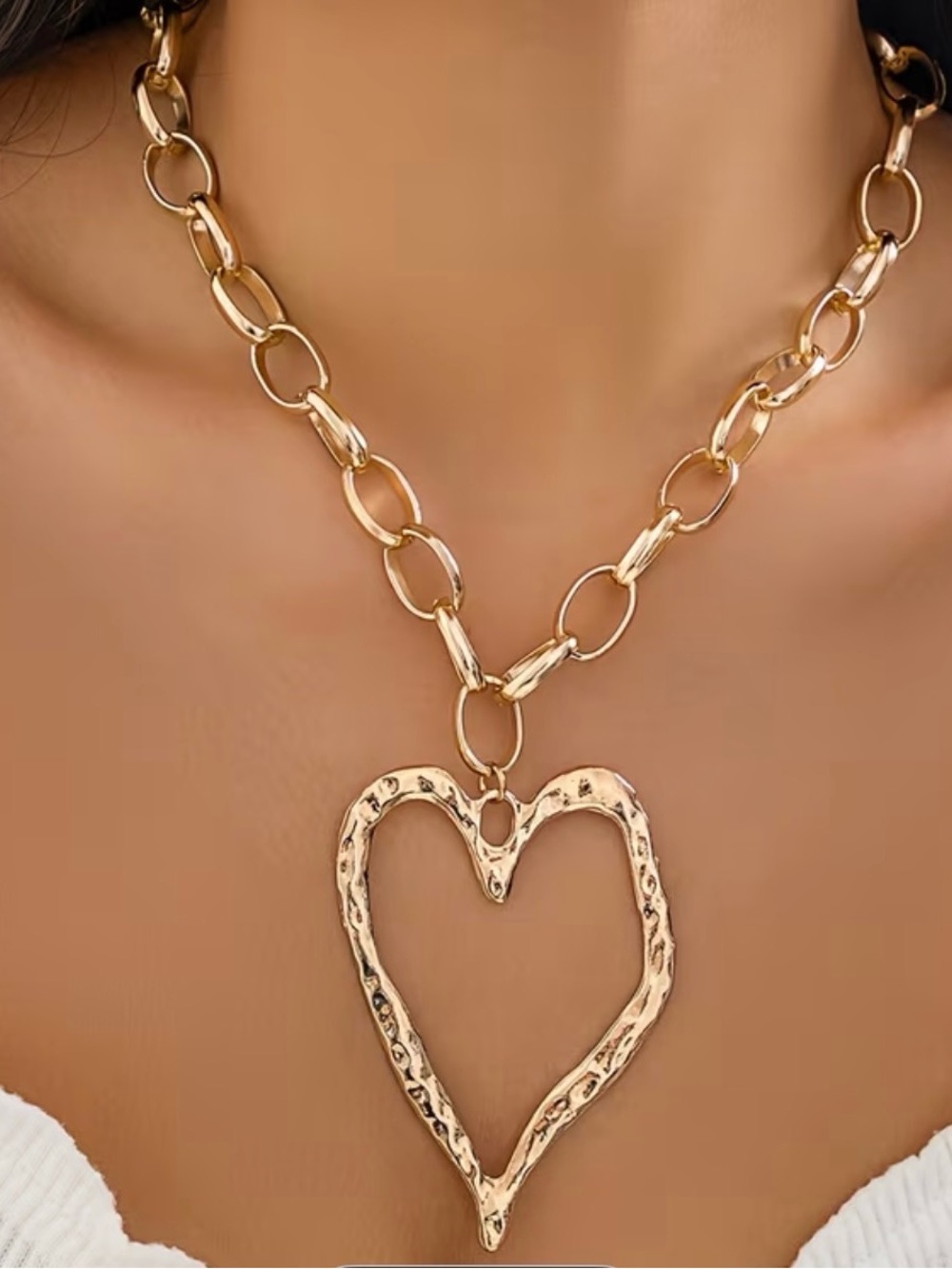 Hammered Heart Link Chain Necklace in Gold